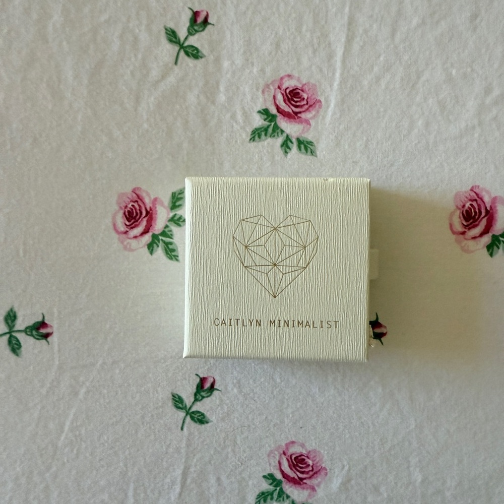 Caitlyn Minimalist Editor II Huggies in 18K Gold